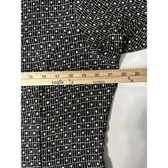 Christie & Jill Women’s 100% Polyester Short Sleeve Blouse Size 12 Black White - Picture 11 of 11
